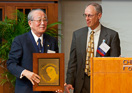 稻盛和夫获得美国化学遗产基金会 “2011奥斯默奖章”(Othmer Gold Medal)